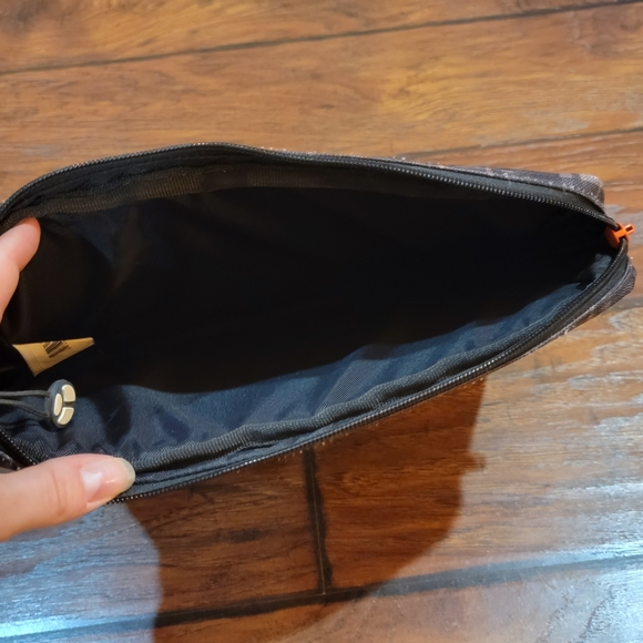 Yak Pak tablet travel case - Picture 4 of 5